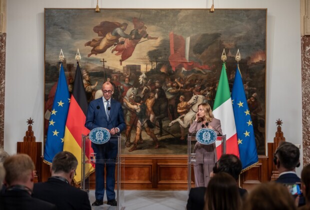 Asylverfahren in Drittstaaten: Merz und Meloni einig