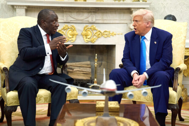 Trump greift Ramaphosa wegen Diskriminierung der Weißen in Südafrika an
