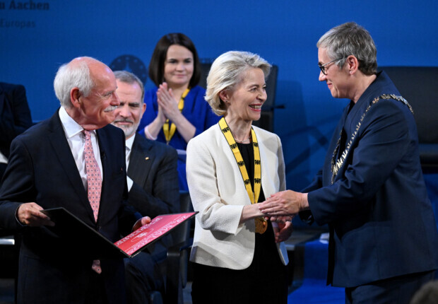 Die belohnte Intransparenz: Der unverdiente Karlspreis für Ursula von der Leyen