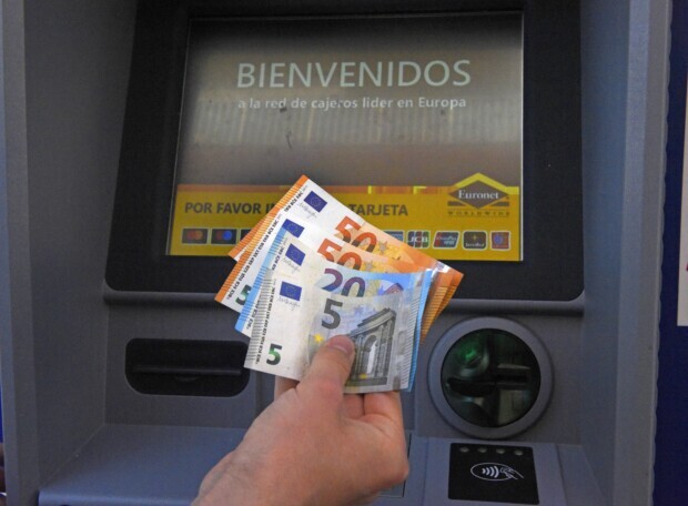 In Spanien wird die Nutzung von Geldautomaten zum Risiko