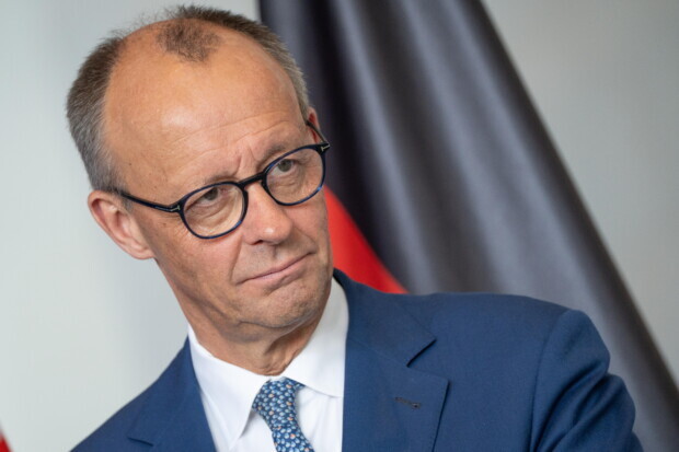 Bekannter Plagiatsjäger legt sich mit dem Kanzler an: Hat Merz als Autor geschummelt?