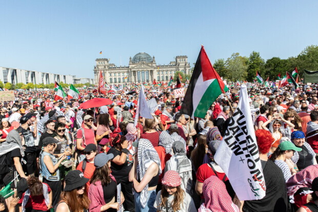 Pro-Hamas-Demo in Berlin: Linkes Happening mit Propaganda und Gewalt