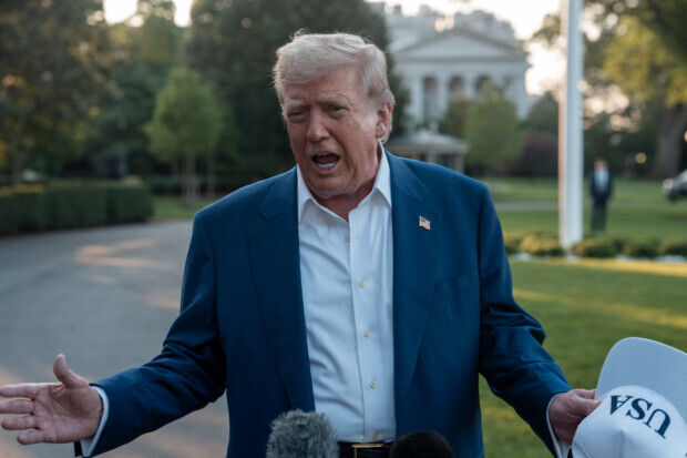 Trump bremst israelischen Gegenschlag – diplomatische Spannungen nach iranischem Raketenangriff