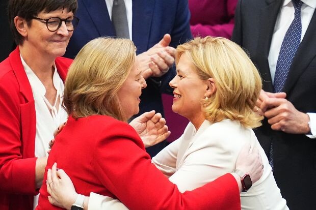 Hauptsache gleich? Wie sich Feministinnen verzetteln