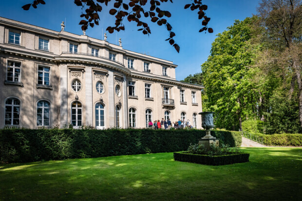 Wannsee-Tafeln verschwinden – das Correctiv-Lügengebäude bröckelt weiter