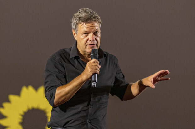 Wagenknecht verklagt Habeck – und stellt ihn mit seinen eigenen Mitteln bloß