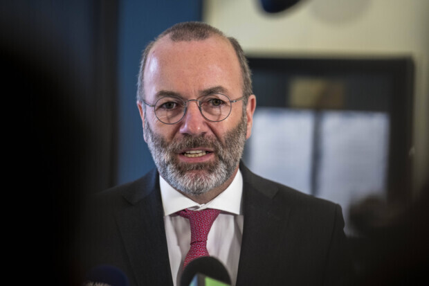 Transparenz auf Sparflamme: Wie Brüssel beim NGO-Skandal auf Zeit spielt