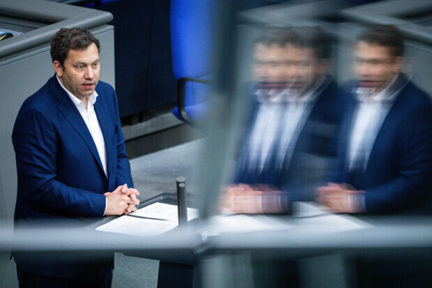 Comeback eines Schlagworts: Lars Klingbeil boostert die deutsche Wirtschaft