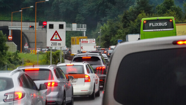 Fremd im eigenen Land – Stau vor dem Tunnel, Freiheit dahinter