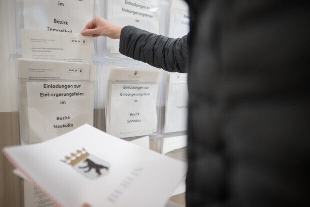 Berlin: Einbürgerung im Akkord – trotz erster Betrugsfälle