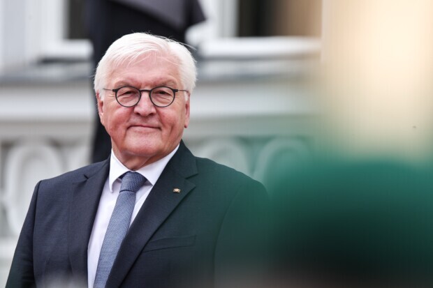 Steinmeier zieht für mehr als 200 Millionen Euro vorläufig um