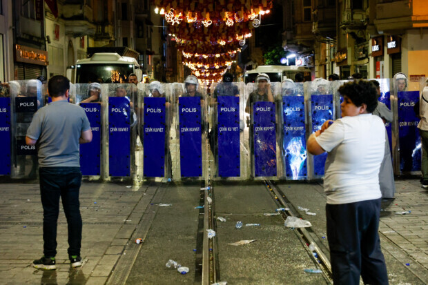 Türkische Karikaturenschlacht: Staat stellt sich hinter Angreifer