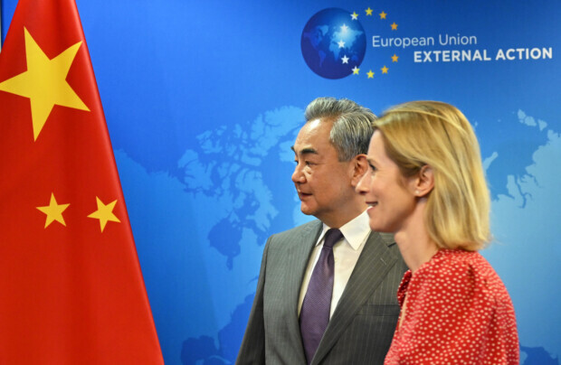 Zwei Fronten im Handelskrieg: Europa in der Zange zwischen China und den USA