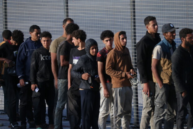 Griechenland setzt Asylrecht aus und kündigt Politik der Abschreckung an