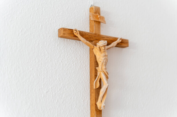 Bayrisches Gericht: Das Kreuz kommt runter – Klage zweier Schülerinnen erfolgreich