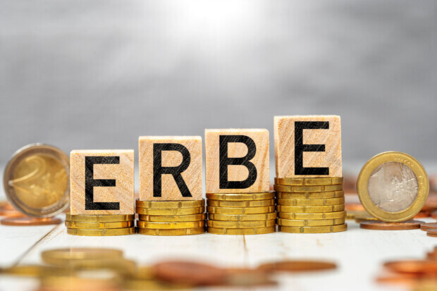 Die Erb-Problematik: Wie die Abkassier-Politik sich das Erbe unter den Nagel reißt