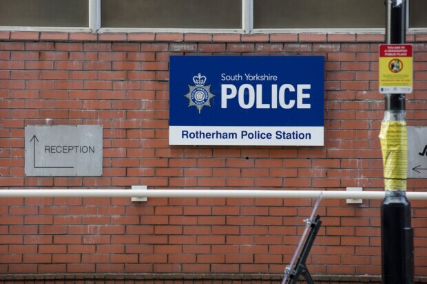 Großbritannien: Polizisten als Mittäter im Grooming-Gangs-Skandal beschuldigt