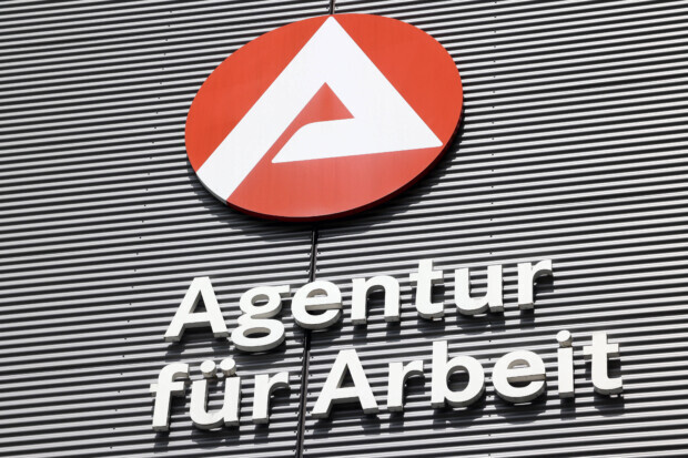 Das Monster „Bundesagentur für Arbeit“: Immer weniger Vermittlungen in echte Jobs