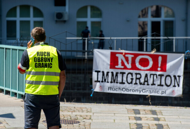 Bürgerwehr stoppt afghanischen Zuwanderer an der Grenze