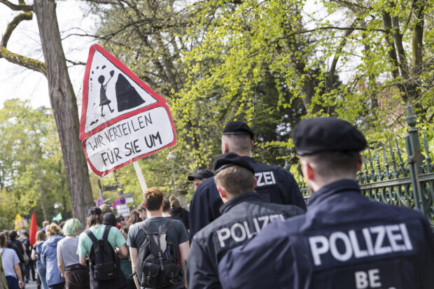 Neue Zielscheibe von Linksextremisten: Villenviertel und Privatwohnungen