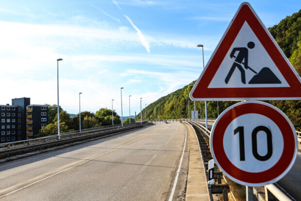 Marode Fernstraßen: Knapp 25.000 Kilometer sind stark beschädigt