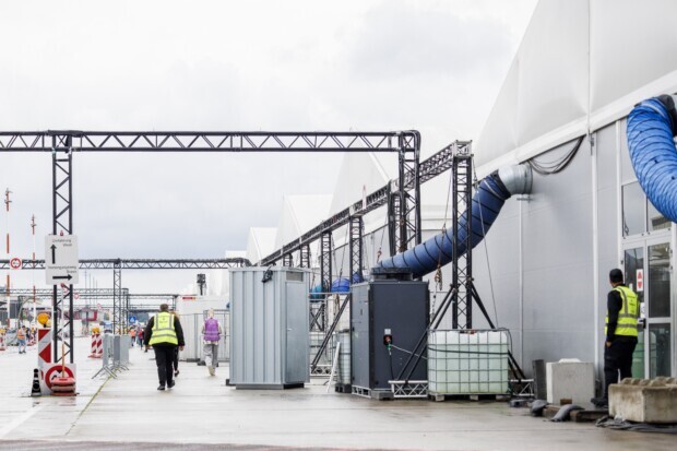 Asylunterkunft Tegel, die Messe Berlin und Dschihadis im Staatsdienst: Wenig Sicherheit für viel Schmiergeld