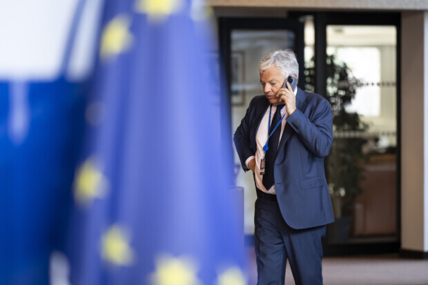 Nach Korruptionsermittlungen gegen Ex-EU-Kommissar Reynders nimmt Justiz Bank ins Visier