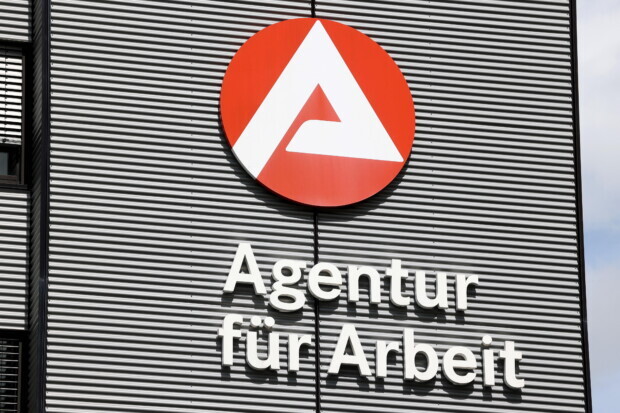 Zahl der Arbeitslosen in Deutschland auf über 3 Millionen gestiegen