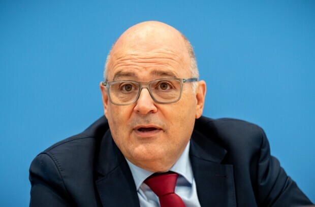 Höhere Kosten für weniger Leistung – die Vertreter der Wirtschaft denken wie die Politik