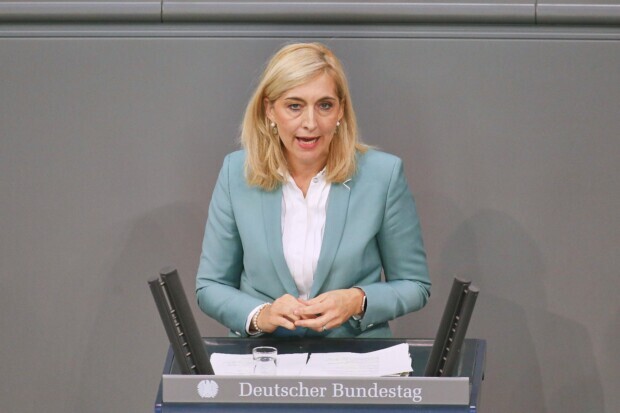 Weniger statt mehr Angebote: Pflege wird „zum Spielball“ politischer Netzwerke