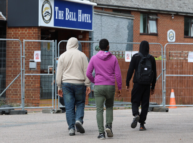 Großbritannien: Oberstes Gericht lässt Migrantenhotel in Epping schließen