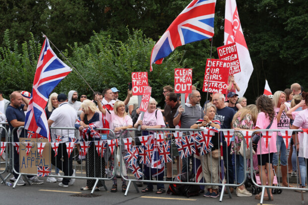 Massenprotest gegen britische Asyl-Politik: Erste Erfolge