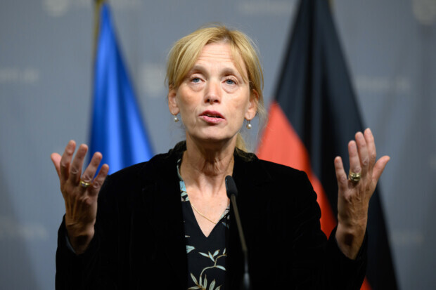 Errichtet Karin Prien ein „Ministerium für Demokratiesicherheit“?