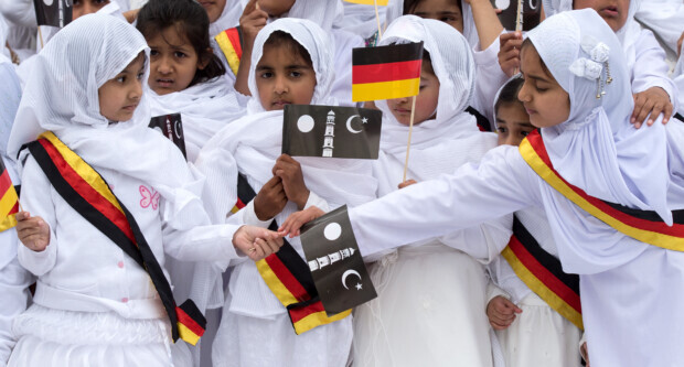 Irak legalisiert Ehe ab neun: Was tut Deutschland gegen aufkommende Scharia-Zellen?