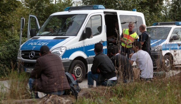 Banden verdienen Millionen mit dem Einschleusen von Migranten in die EU