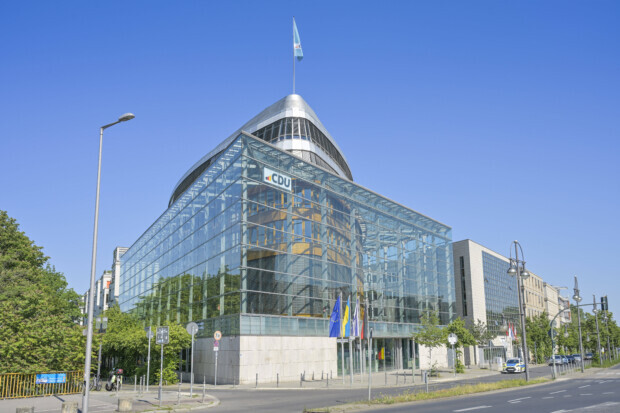 Unter „Beschuss“: Wie Parteien eine Jungwählerin empfangen