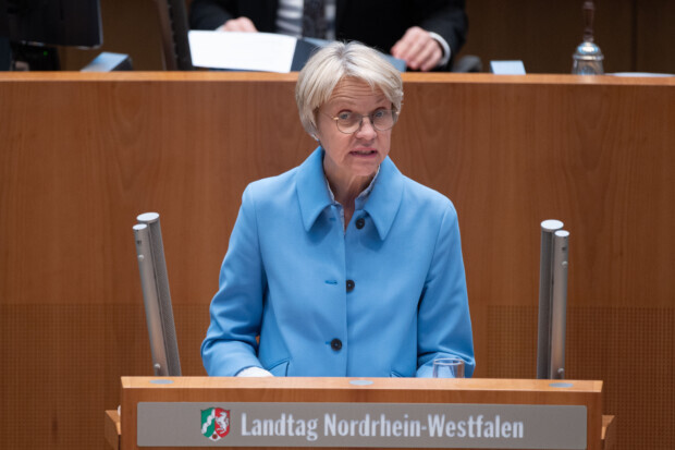 NRW startet mit den Schulen in die babylonische Sprachverwirrung