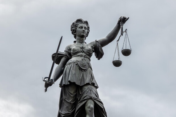 Instrumentalisierung der Gerichte als politische Waffe