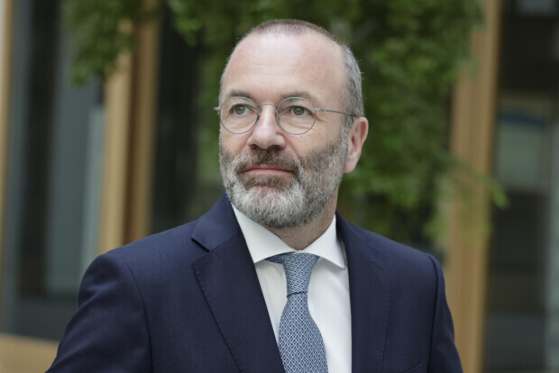 Manfred Webers gespaltene Zunge: Der Selbstbetrug der Union in Zeiten des Kontrollverlusts