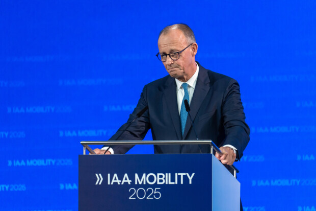 Kanzler zwischen SPD und IAA