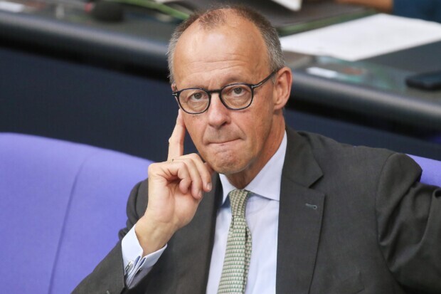 Brandbomben von Linksextremen – Merz schweigt