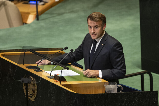 Macron will sich auf Kosten Israels retten