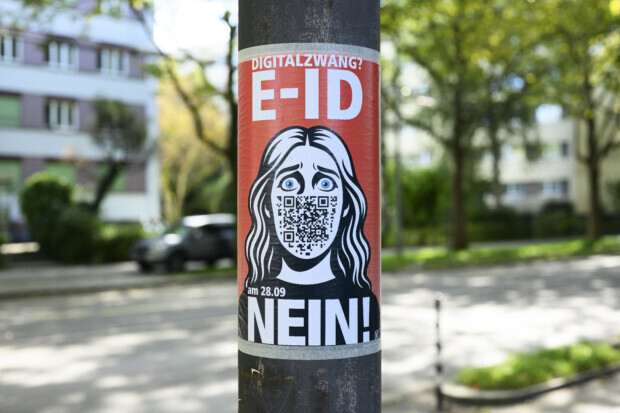 Nach umstrittener Spende: Schweizer stimmen knapp für E-ID