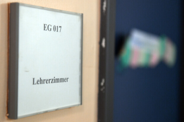 Eine Lehrerin ist 15 Jahre, ein Schulleiter 5 Jahre krankgemeldet – bei vollem Gehalt
