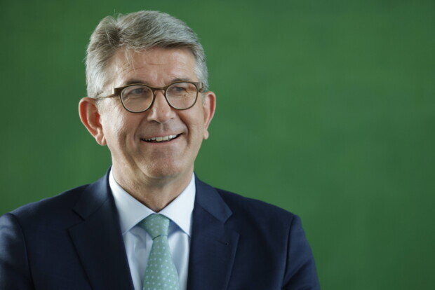 Merz’ konservatives Feigenblatt Weimer spielt in der Medienpolitik 1984 durch