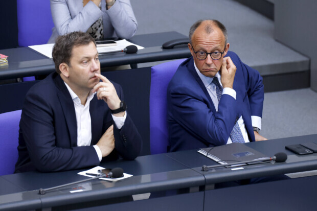 Rekordtief: Schwarz-Rot stürzt in Wählergunst weiter ab