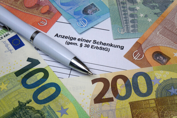 Die Abkassier-Republik: Wie Berlin Schenkungen zum Staatsgeschäft macht