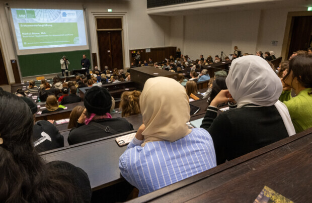Islamisten umwerben Studenten an der Ruhr-Uni Bochum – getrennt nach Männern und Frauen