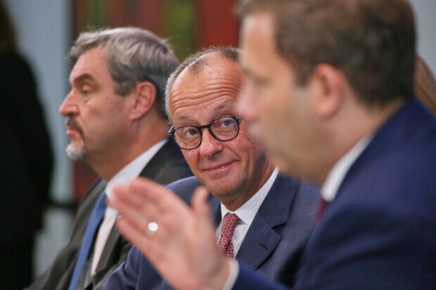 Friedrich Merz – der Wackeldackel der deutschen Politik