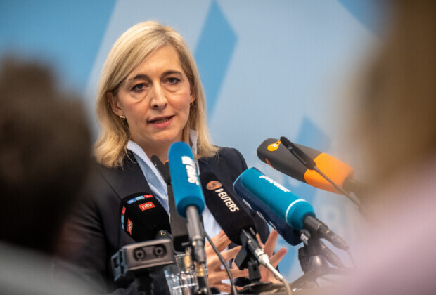 Steigt der Beitrag zur Krankenkasse erneut? Ministerin Warken wirft Nebelkerzen